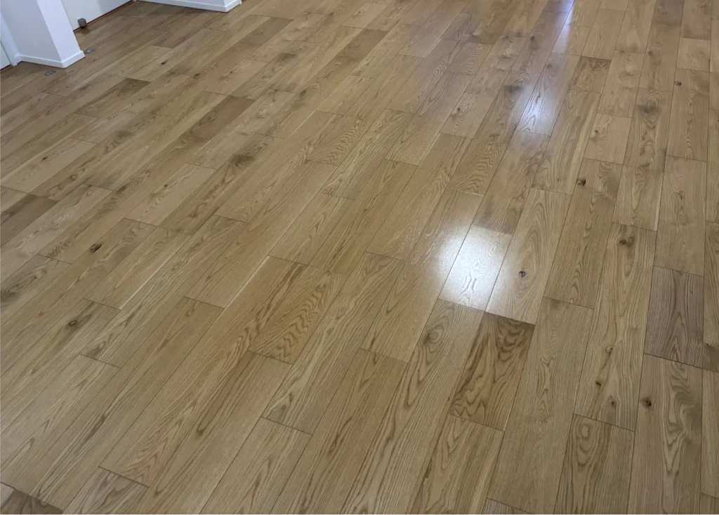 綺麗な部屋の床
